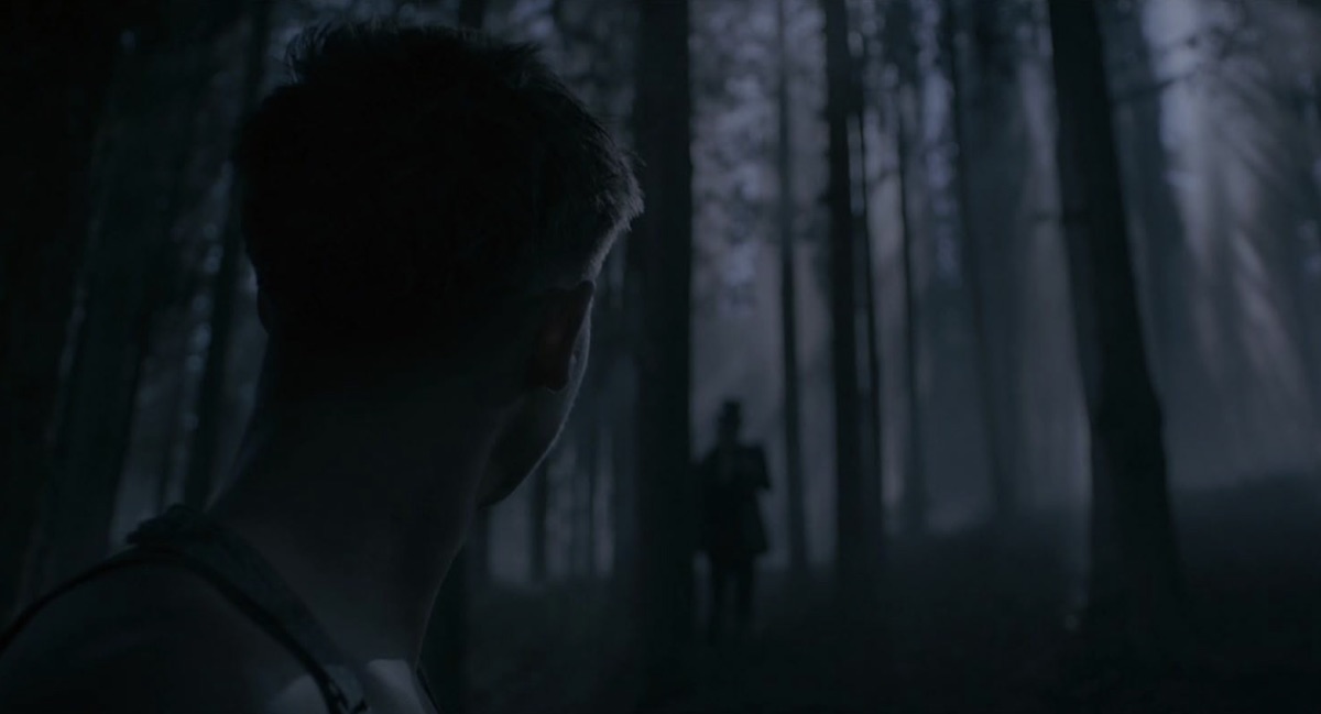 헬보이: 크룩드 맨 포토